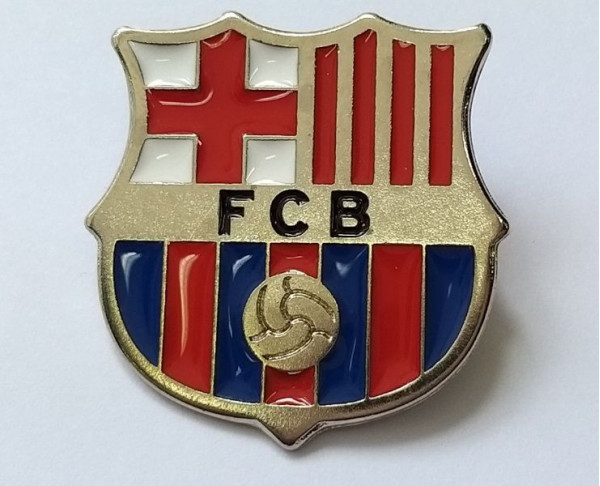 Pin insignia de metal dorado con relieve FC Barcelona